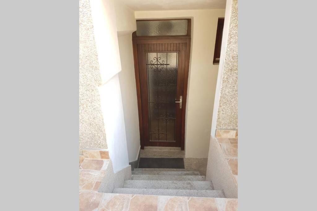 A Modest Place Belgrado Exterior foto