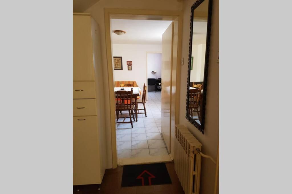 A Modest Place Belgrado Exterior foto